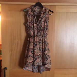 Lightweight dress with angled bottom hem